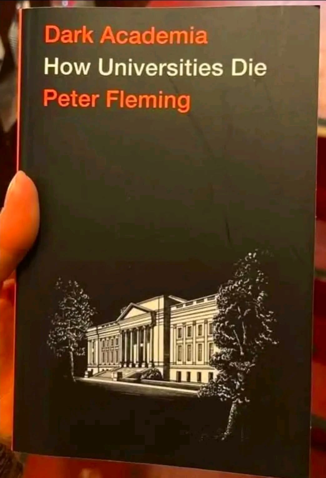 سقوط أسطورة الجامعة